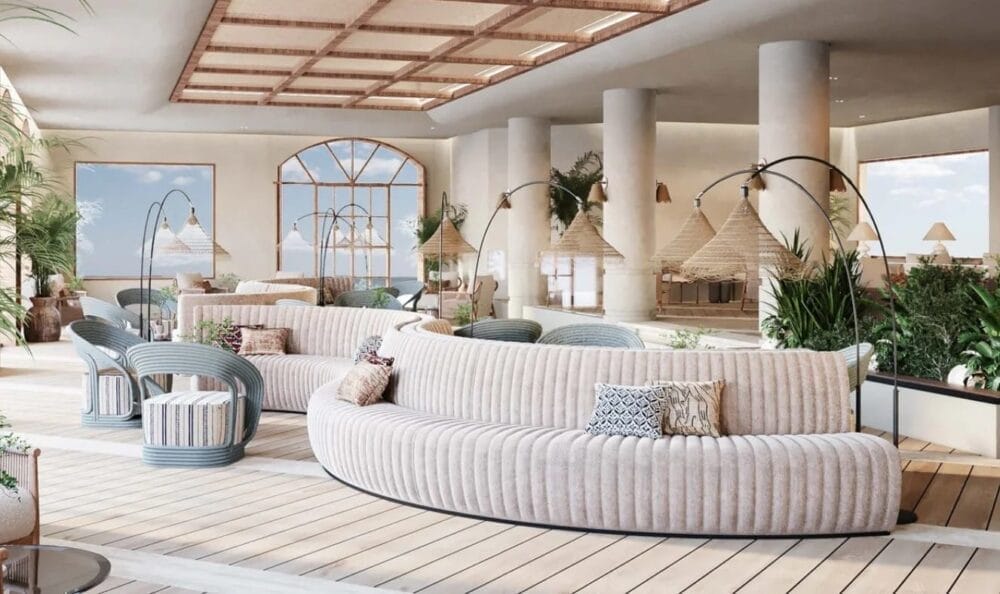Provate il comfort del moderno lounge dell'Acel Beach Resort: divani beige curvi, sedie a righe e decorazioni neutre ispirate all'Alpiclub si fondono con la luce naturale e l'ambiente arioso per il massimo relax.